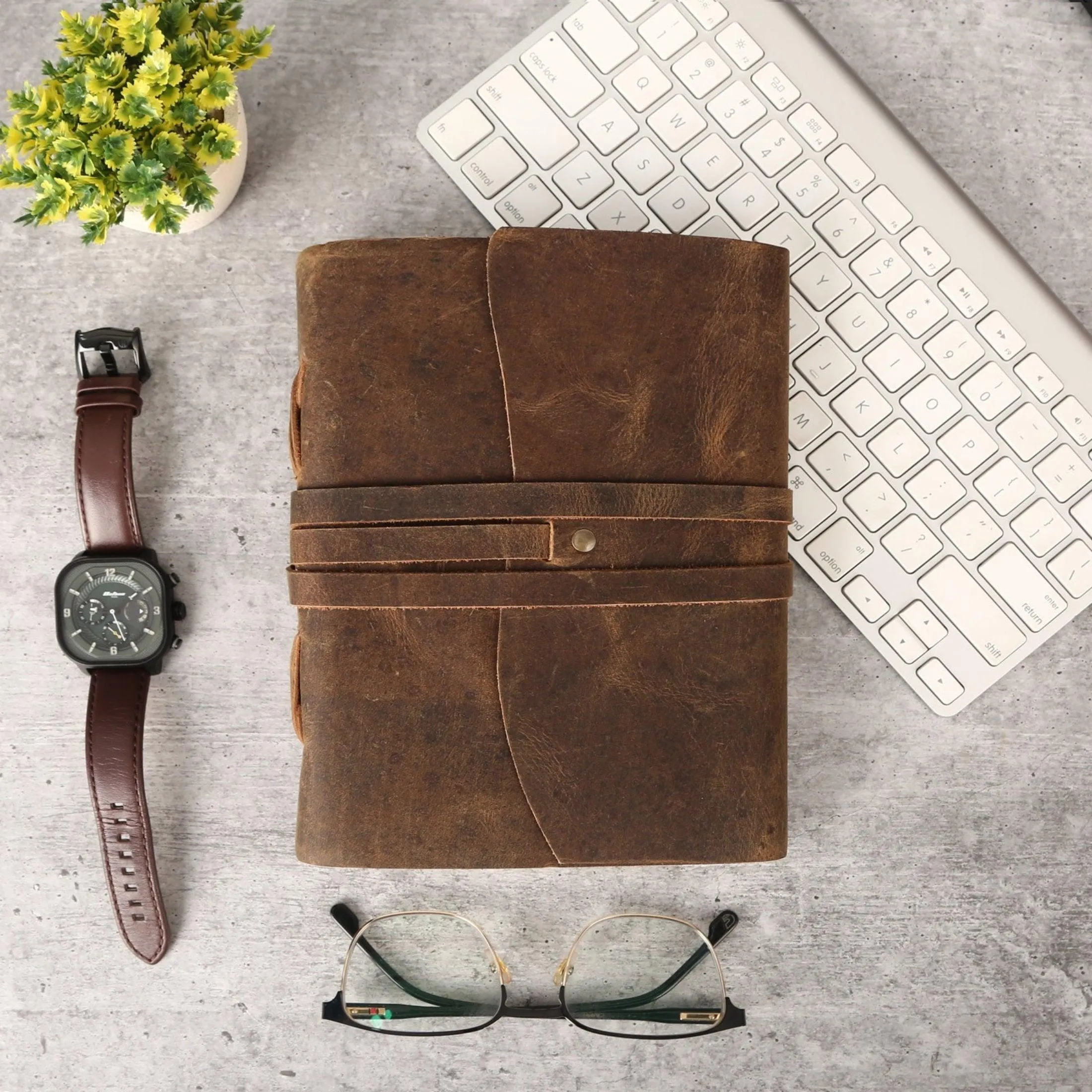 Handmade Leather Journal – Unlined Writing Notebook Diary for Men & Women, Medium (Brown Tan), Artist Sketchbook & Gift for Writers